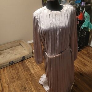 Elegant Long Sleeve Pleated Dress in Soft Pink